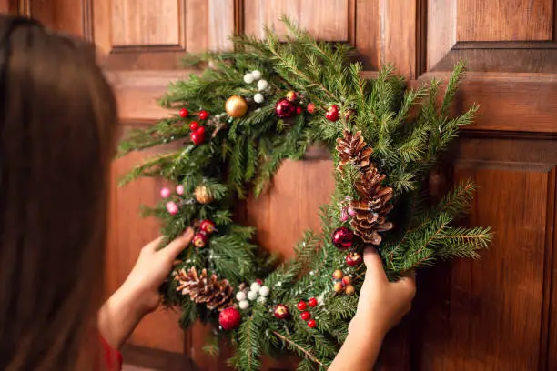 how to hang a wreath on a fiberglass door